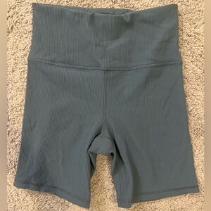 Athleta Ribbed High-Waisted Bike Shorts in Olive green